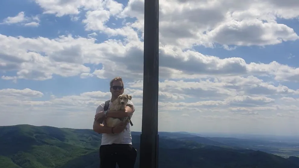 Šteklivý návrh pred kamerami. Spevákova nevesta by mohla ísť k oltáru aj nahá