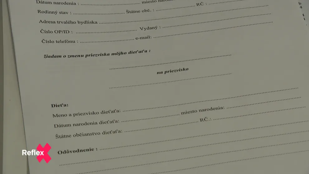 Mama chce zmenu, otec je proti: Rodičia spolu bojujú o priezvisko dieťaťa