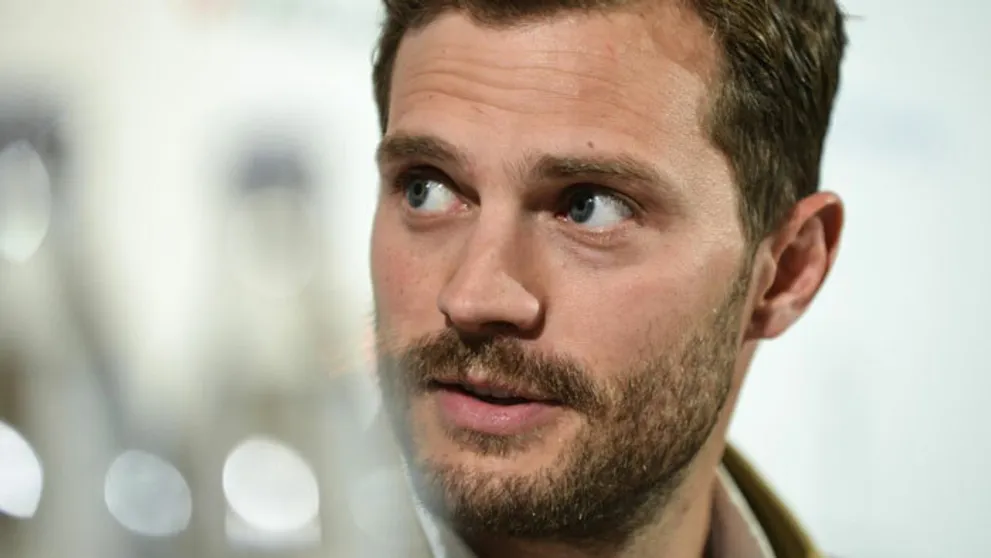 Na sexy herca so strniskom zabudnite! Jamie Dornan je už v Prahe
