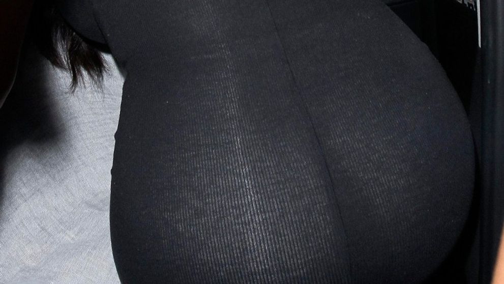 Kim Kardashian vystrčila zadok rovno do objektívu