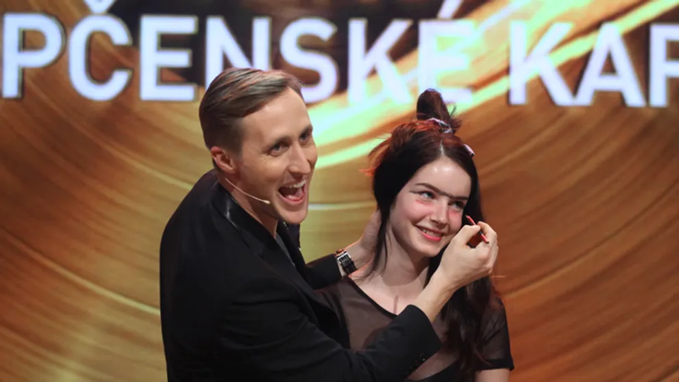 Sajfa, toto už nikdy neskúšaj: Moderátor takto doriadil krásnu brunetku!