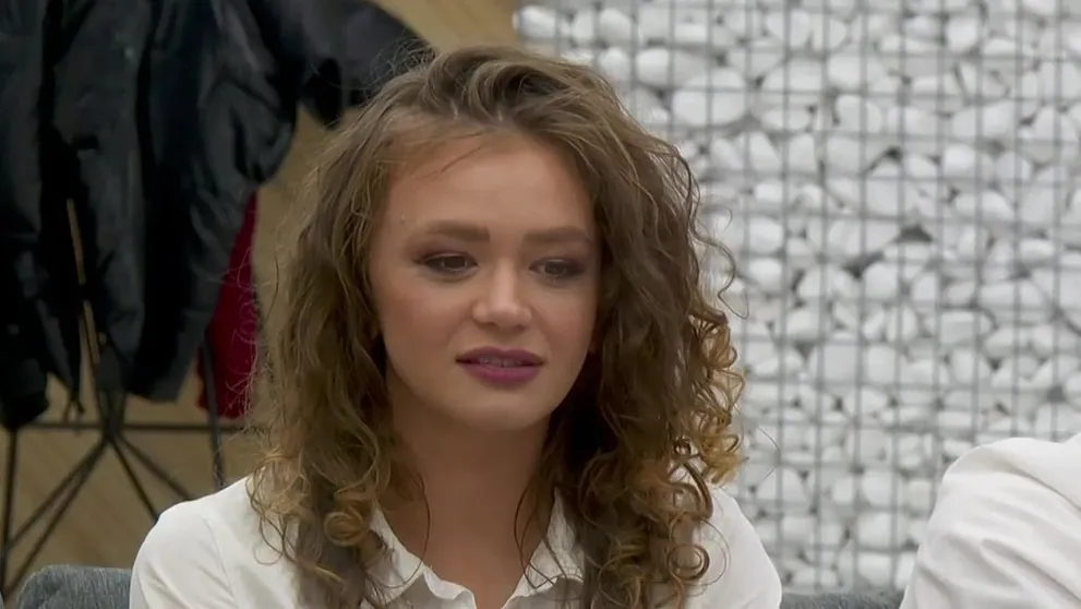 Ak vypadnem, zničím vás zvonku! Katrin čelí ďalšiemu vážnemu obvineniu
