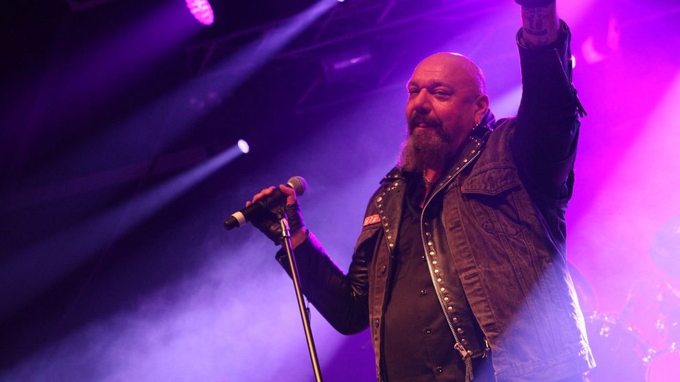 Hudobný svet v slzách. Zomrel bývalý spevák Iron Maiden