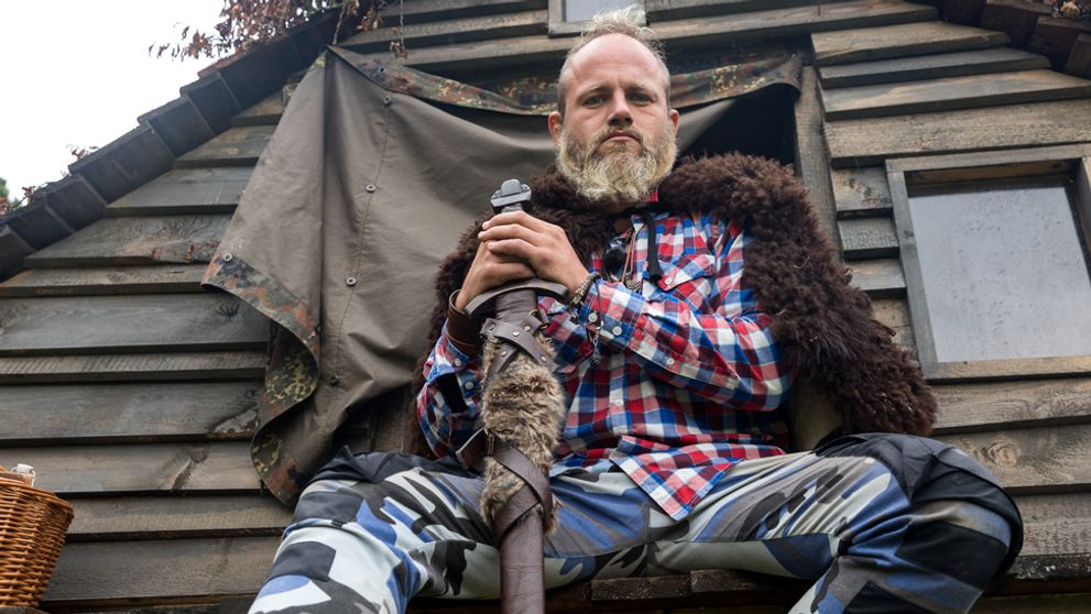 Viking šokoval novým vzhľadom: Farba nielen na vlasoch a blesky na tvári!