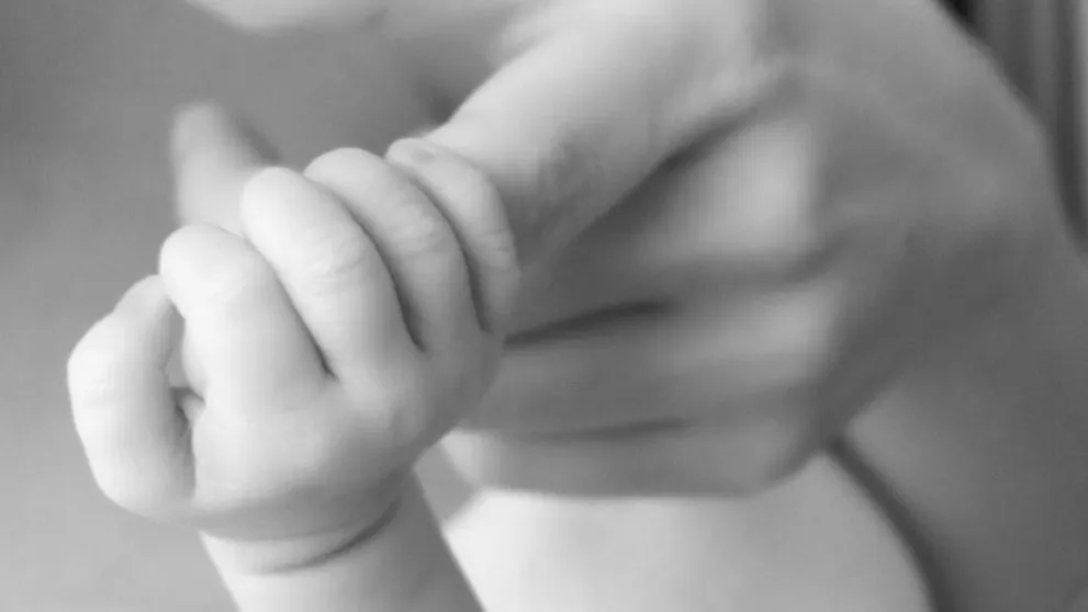 Milenci z Neželanej nevesty sa stali rodičmi: Prvé foto s malou princeznou