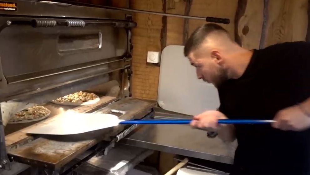 Čo sa stalo? Víťaz Farmy skončil pri rozvážaní pizze