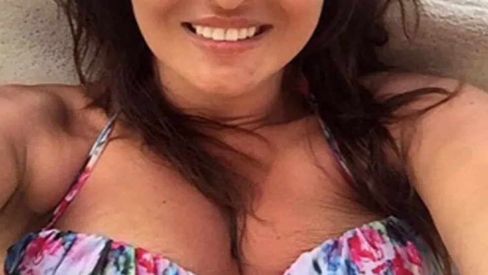 Bez mejkapu a s bujným poprsím: Ďalšia sexica sa predviedla v bikinách!