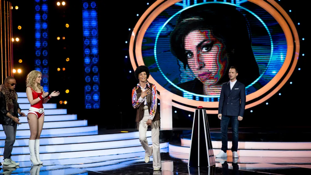 Havranie vlasy, prázdny pohľad a zastretý hlas – Mária Čírová si strihne Amy Winehouse