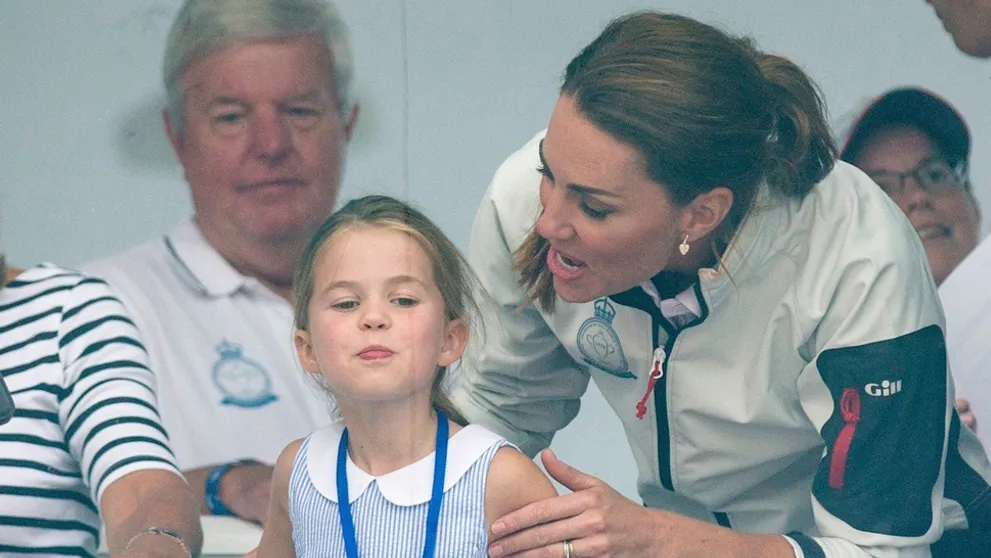 Princezná Charlotte opäť spôsobila rozruch. Situáciu zachraňovala Kate