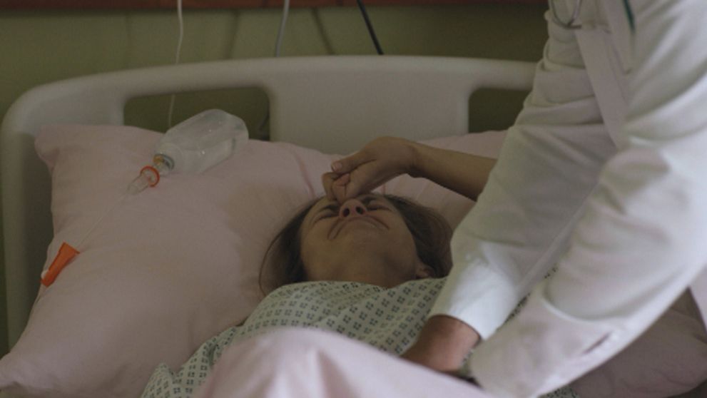 Hviezda Oteckov mieri do Sestričiek: Zomrie jeho žena kvôli náboženstvu?