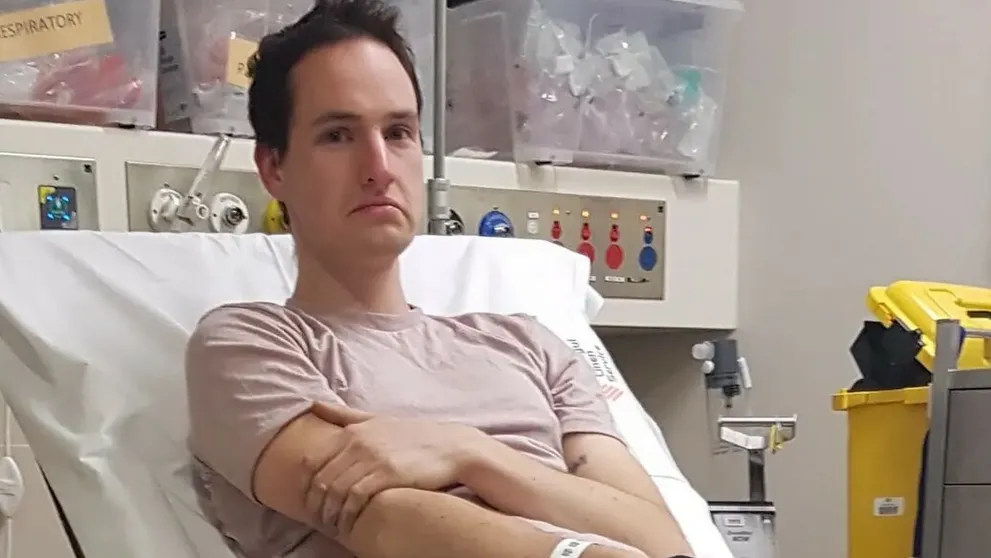 Fyzik chcel zostrojiť náramok proti koronavírusu, napokon skončil s magnetmi v nose