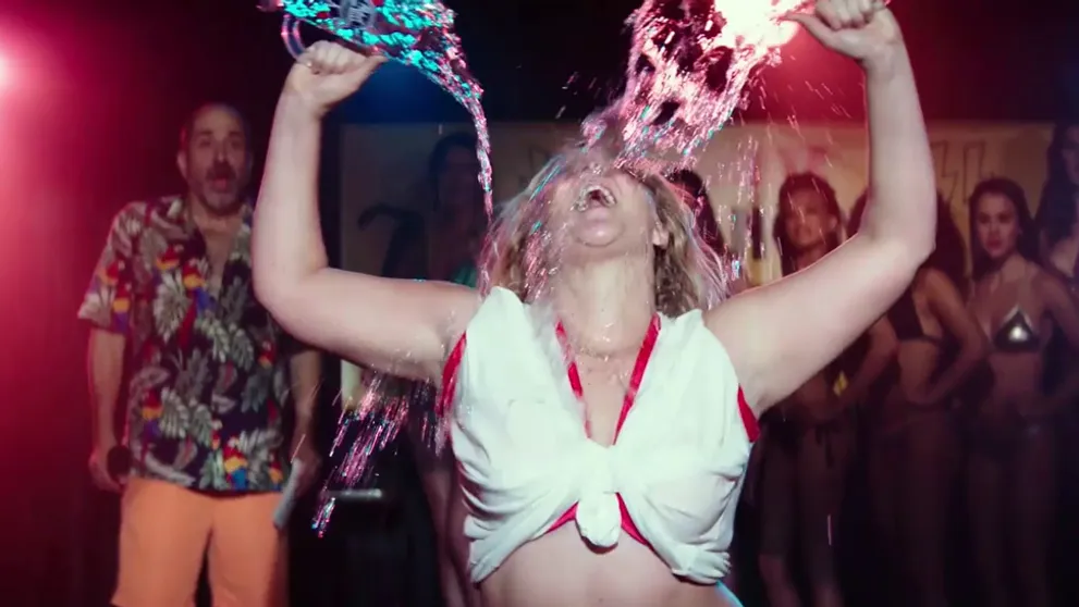 Amy Schumer je sexy! Stačilo, aby sa udrela do hlavy a zistila, že všetko je iba v nej