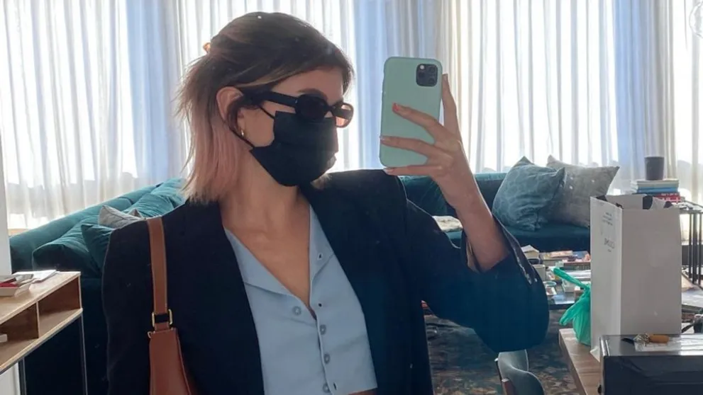 Výstrih, ktorý nemá konca. Modelku musel brániť jej priateľ, všetko je na videu