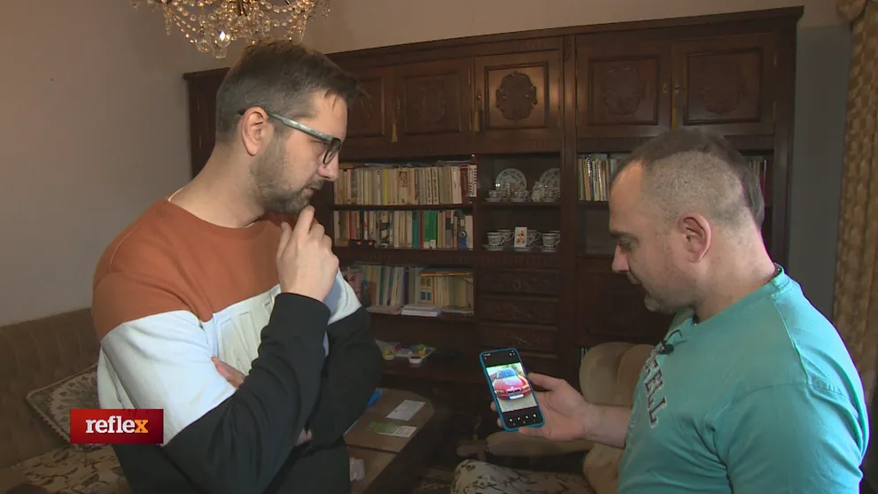 Ohrozí ich priateľstvo láska? O srdce mladej krásky majú záujem obaja