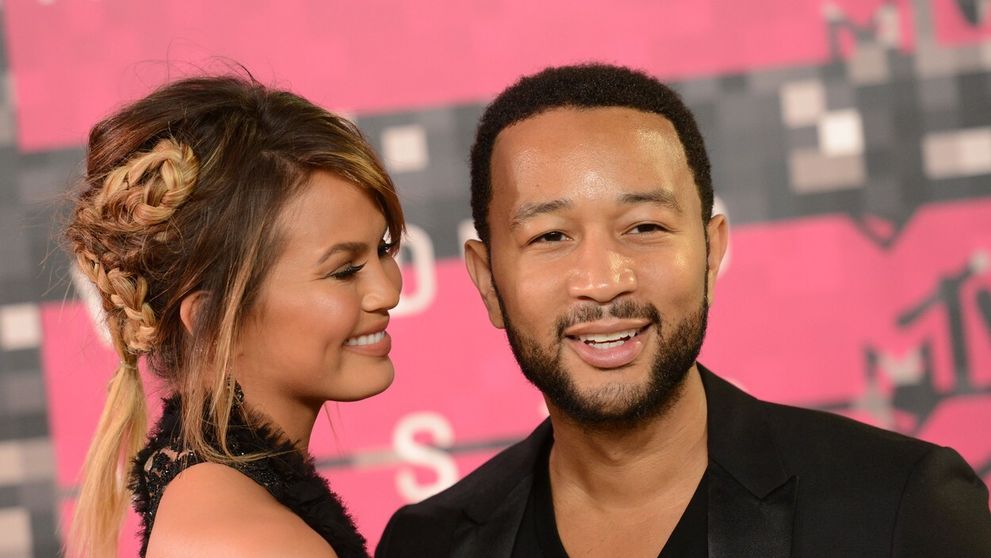 Konečne sa to podarilo! John Legend a Chrissy Teigen čakajú dieťa