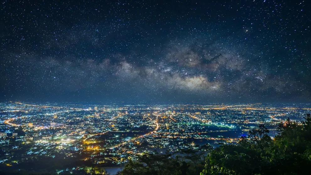 FOTO: Ako by vyzerali nočné panorámy svetových metropol bez svetelného smogu