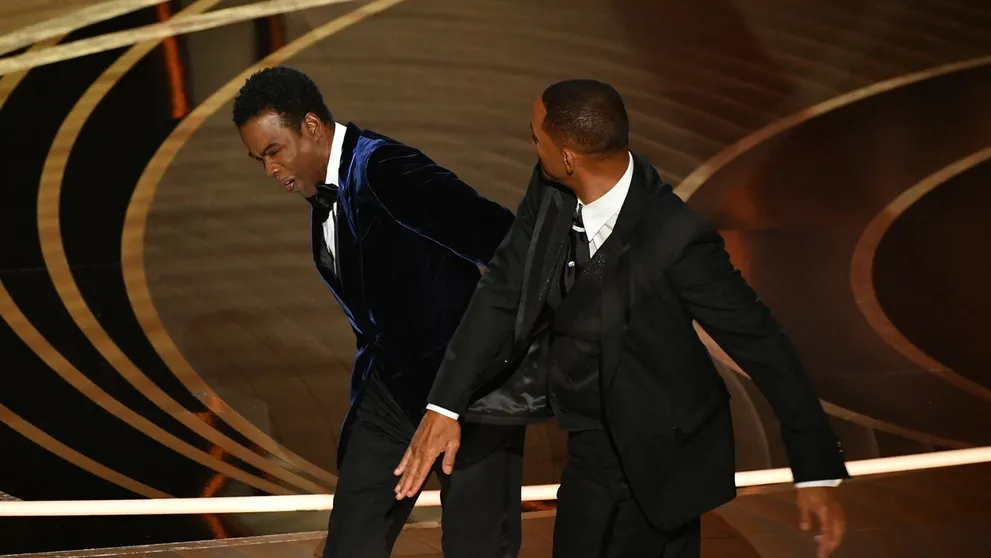 VIDEO: Desivý moment na Oscaroch. Will Smith vylepil komikovi na pódiu!