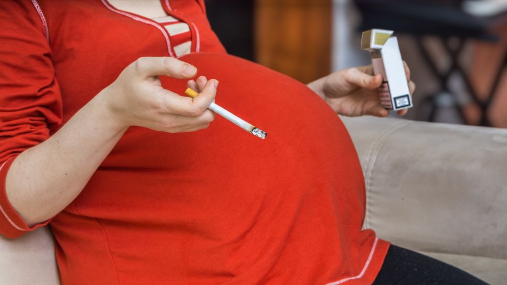 Niektoré Slovenky si myslia, že dve cigarety v tehotenstve neškodia. Slová lekára ich schladia