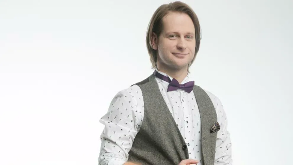 Zmenil sa na Jamesa Bonda, poľovníka či modelku!