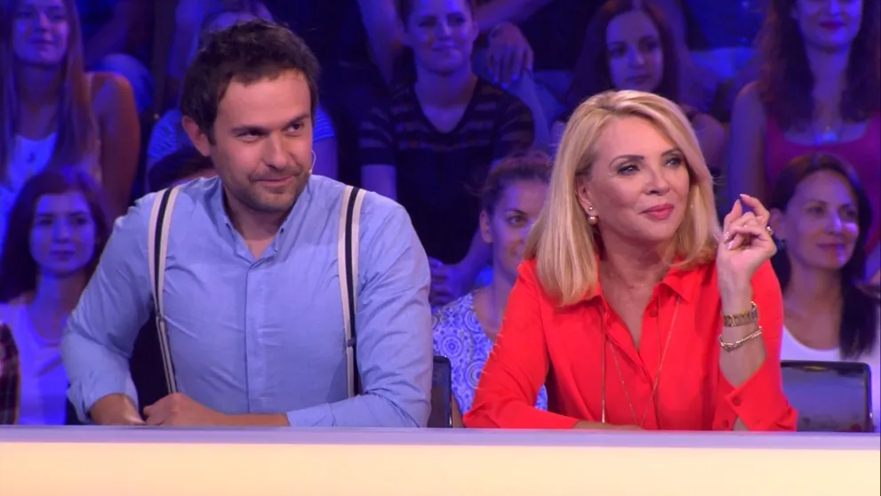 Zdena Studenková názorne predviedla, ako sa kedysi skúšali podprsenky