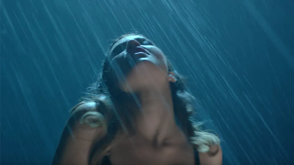 Celeste Buckingham už nie je dievčatko. Jej zmyselnosť vám vyrazí dych