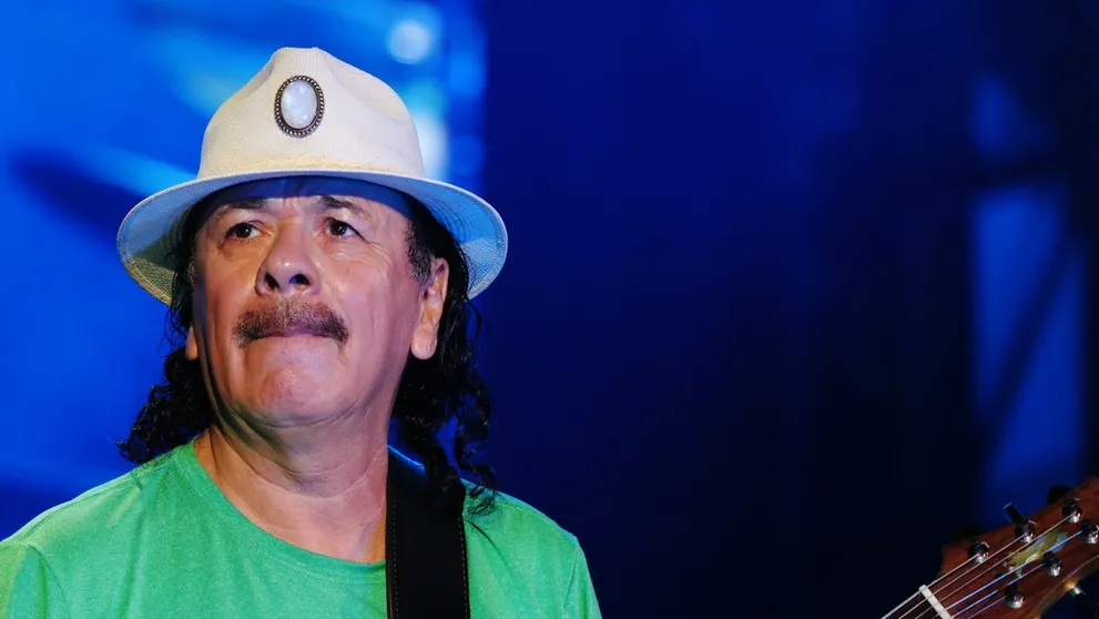 VIDEO: Strach o rockovú legendu. Santana skolaboval na pódiu počas koncertu