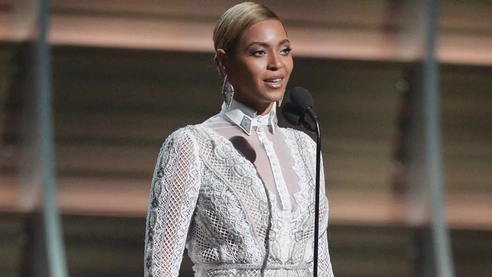 Toto si nikto v živom vysielaní nevšimol. Beyoncé a jej odhalené intímne partie