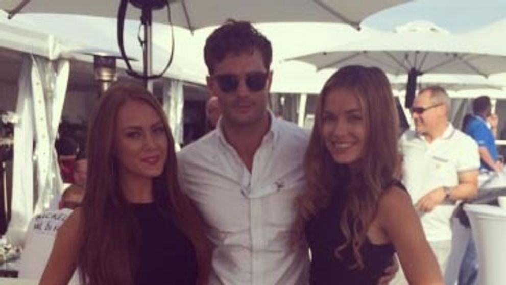 Jamie Dornan sa vraj rozvádza. Môžu za to sexy Češky?!