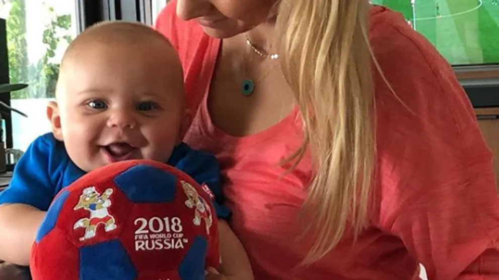 Najrozkošnejší celebritný fanúšik futbalu. Ani on nechýba na majstrovstvách
