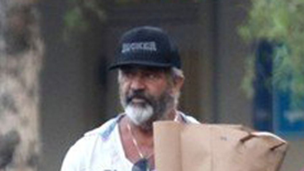 Mel Gibson sa zmenil na nepoznanie. Pri mladej frajerke vyzerá ako dedo