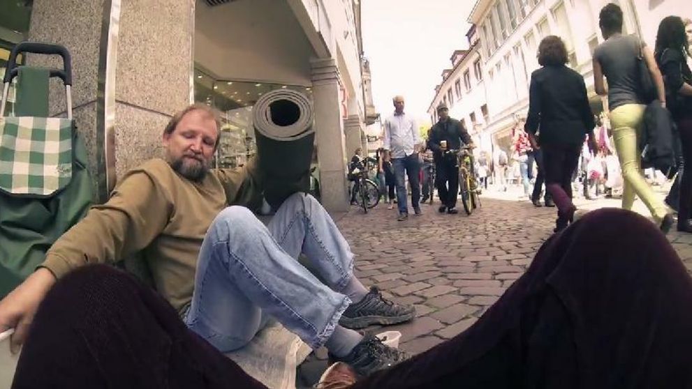 Študenti prekvapili bezdomovca. Viac ako štyri milióny videní vravia za všetko