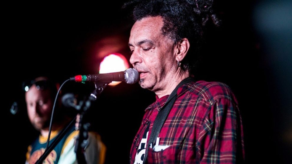 Na závislosť zomrel bývalý frontman slávnej skupiny Chuck Mosley (†57)
