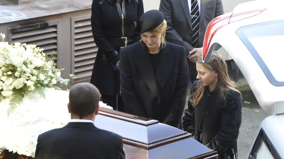 Zábery, ktoré trhajú srdce. Najbližšia rodina sa rozlúčila s Karlom Gottom