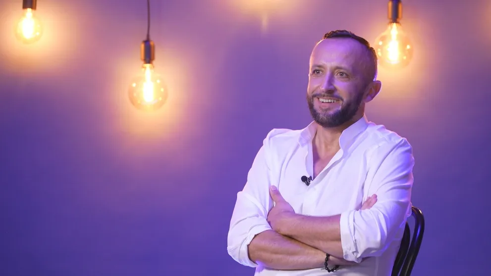 Každý tomu hovorí inak, Ondrej! Líder Kandráčovcov sa rozhovoril o večeroch v hoteli