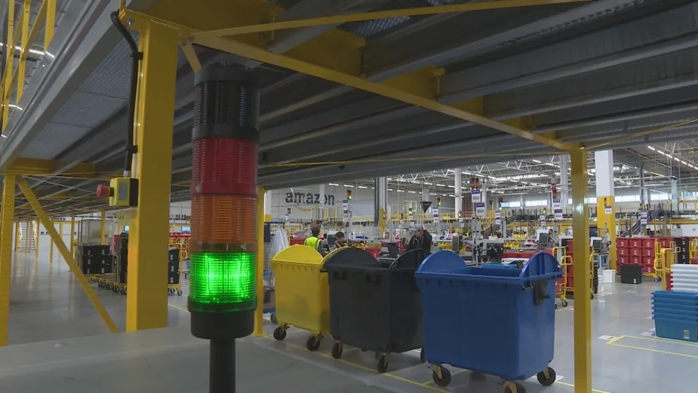 Amazon v Seredi  už funguje naplno: Narazil však na problém, s ktorým sa boria všetci investori