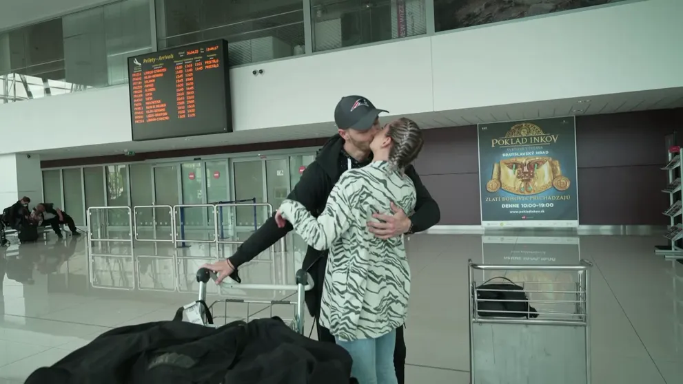 Vášnivé privítanie na letisku. Mišo priznáva, že sa už chce usadiť a ostať!