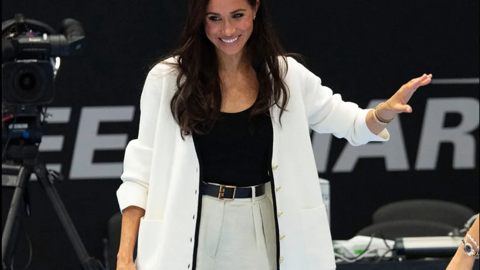 Meghan Markle všetkých očarila: Nahodila mini a bola neprehliadnuteľná