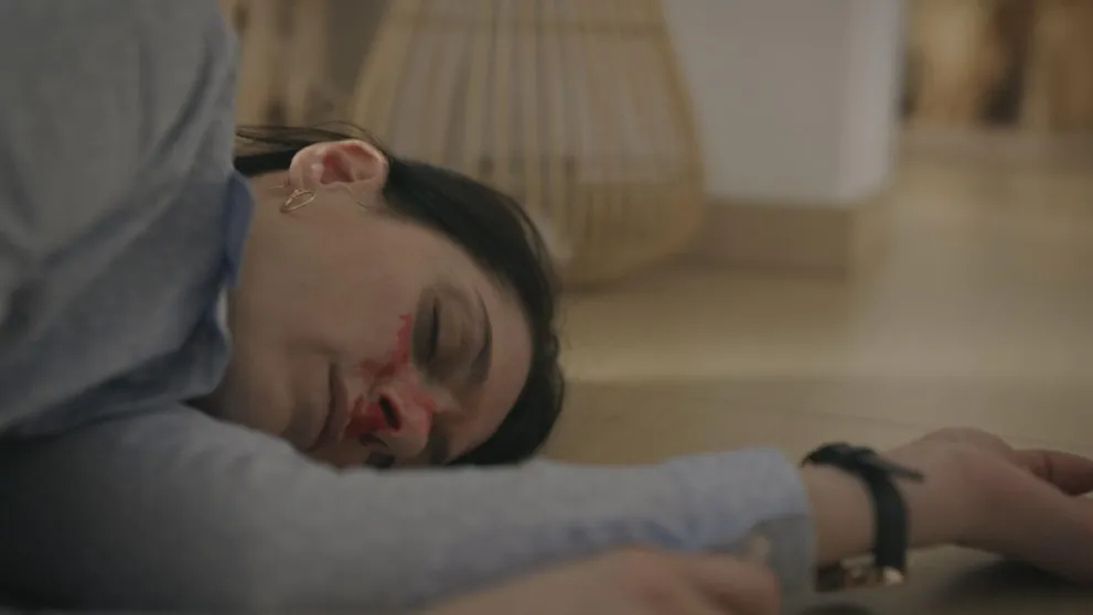 Čo si urobila s mojím synom? Eva skončila po hádke s Jakubom na dlážke