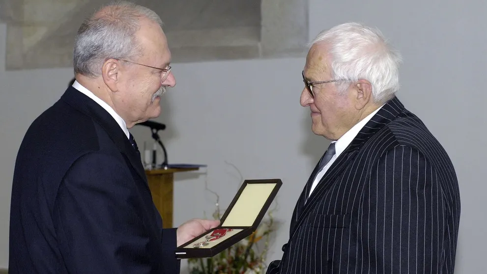 Slovensko prišlo o jednu z najväčších divadelných legiend. Zomrel Andrej Mojžiš († 94)