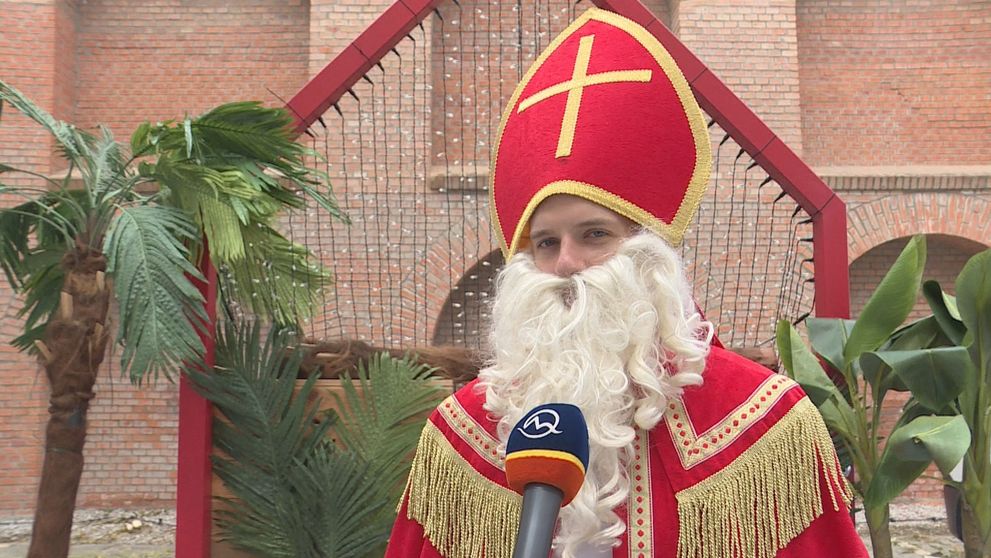 Známy herec vo vianočnom kostýme: Spoznali by ste ho?