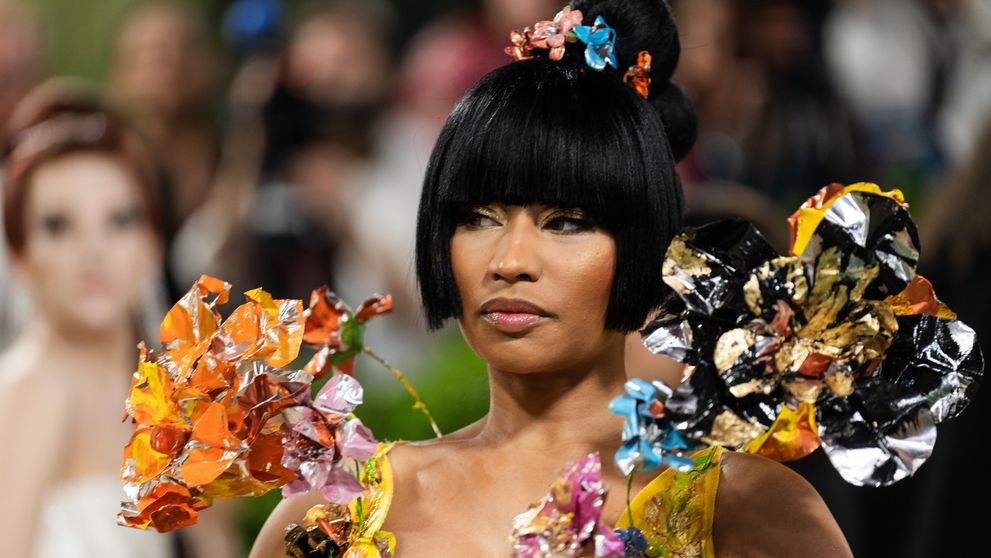 Raperka Nicki Minaj skončila na letisku v putách