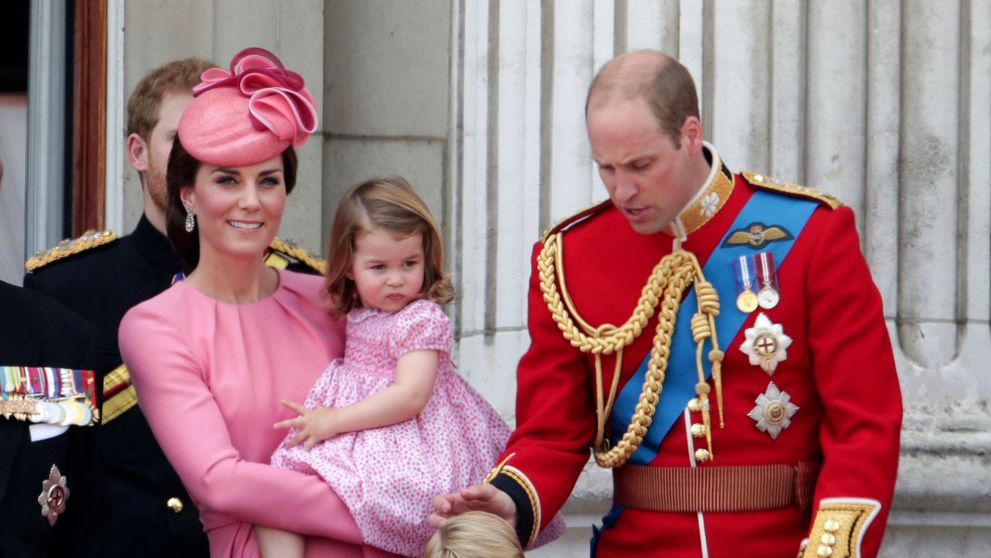 Kráľovská rodina zverejnila novú fotku princa Georgea a princeznej Charlotte. Sú rozkošní