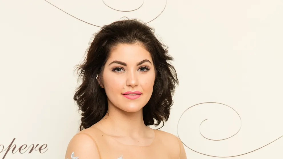 Celeste Buckingham prekvapí na Plese v opere. Výberom šiat riskuje