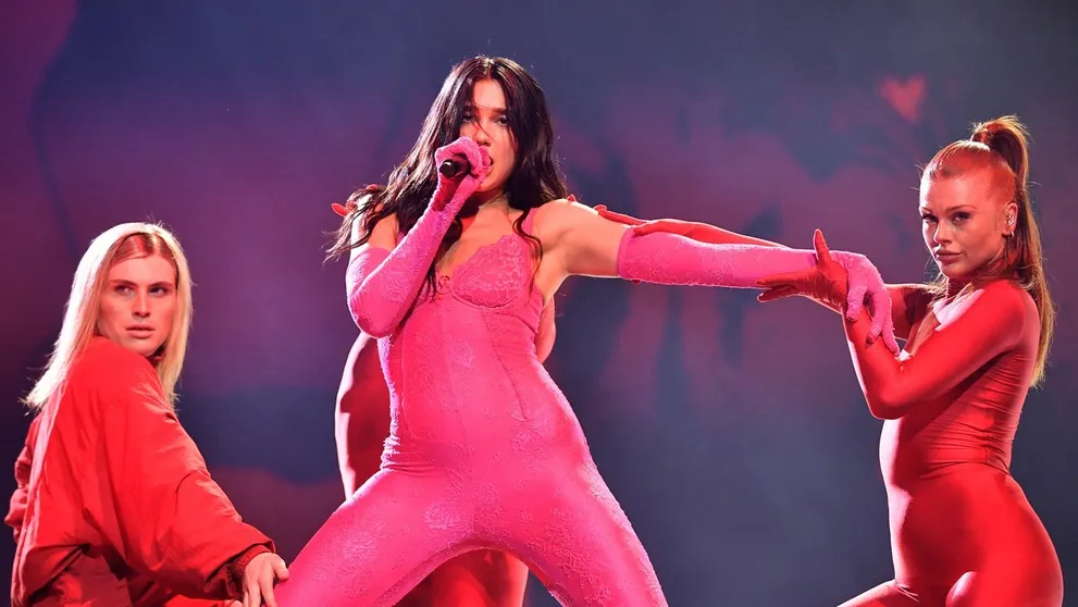 Nielen spevácka, ale aj módna ikona? Hlasujte za TOP outfit Dua Lipy