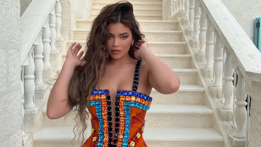 Kylie Jenner si dala originálny narodeninový darček. Dala sa nafotiť hore bez