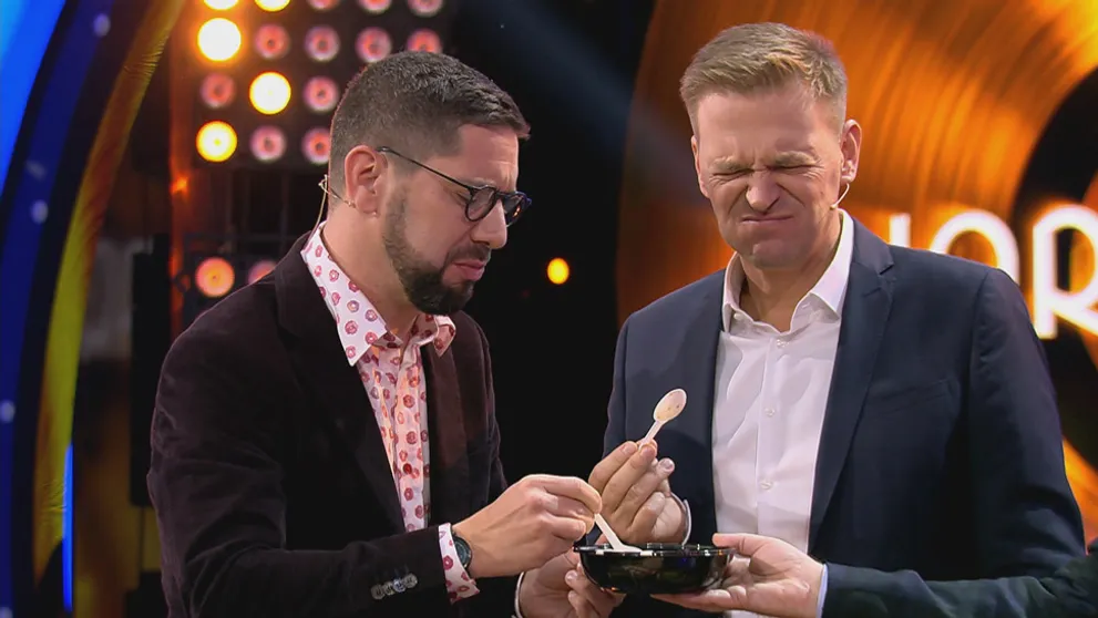 Nechutná pomsta. Neuveríte, čo museli pred kamerami zjesť Adelini hostia