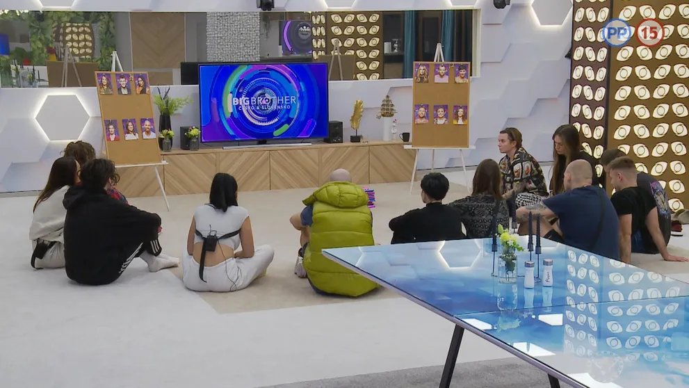 Dusno v dome: Vypočuli si, čo si hovorili poza chrbát