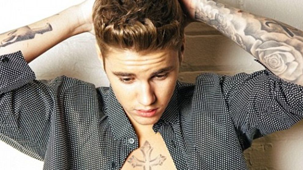 Justin Bieber a väzenská rovnošata. Bude mu svedčať?