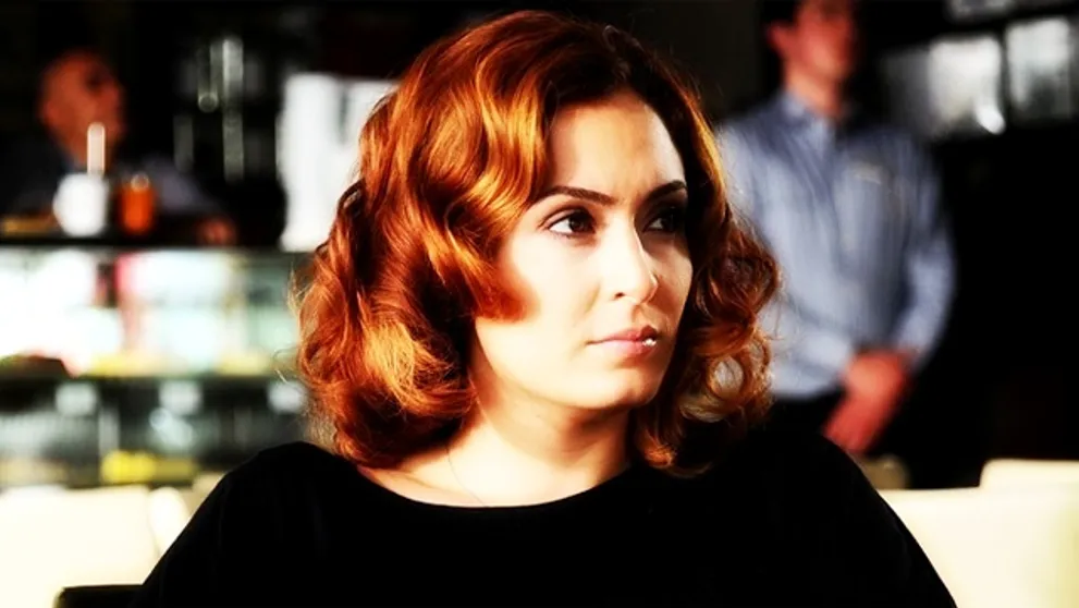 Ceyda Düvenci je znovu zaľúbená – do potetovaného drsniaka!