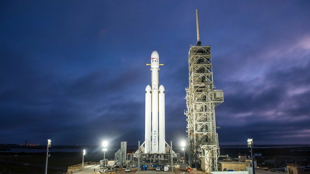 Hodina pravdy pre Muska. Najsilnejšia raketa súčasnosti štartuje už dnes večer